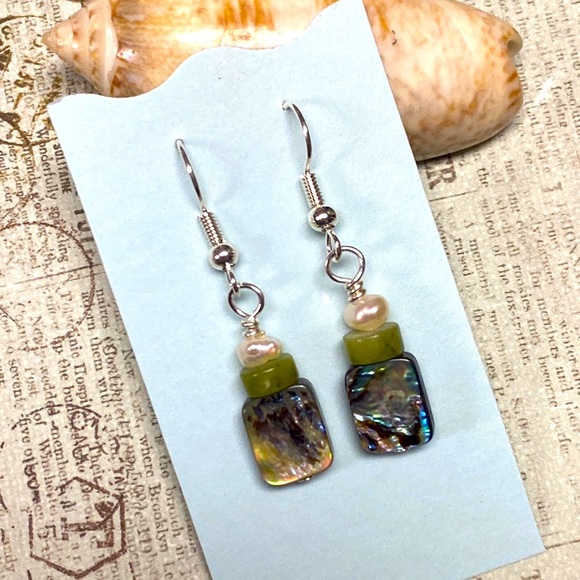 NEW Dainty earrings of natural shell, genuine freshwater pearl green South jade - Picture 2 of 6